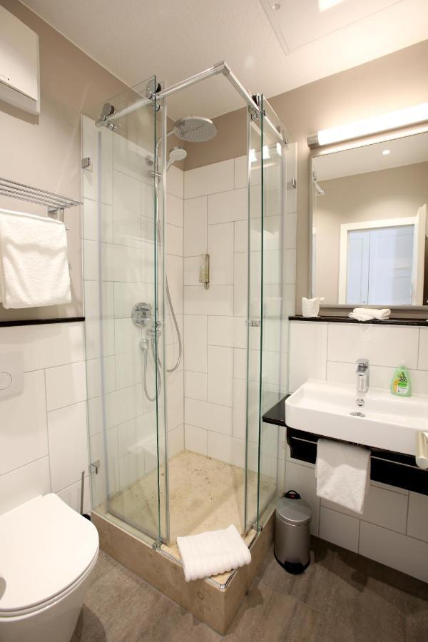 Jugendstilhotel Trifels อันไวเลอร์ อัม ทริเฟลส์ ภายนอก รูปภาพ